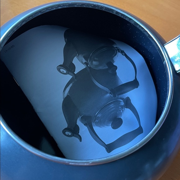 Le Creuset tea kettle - Picture 7 of 11